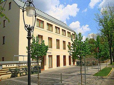 Niedrogi hotel w spokojnym otczeniu - Hotel Castle Garden na Budzie czeka na miłych gości - ✔️ Hotel Castle Garden**** Budapest - na samym Zamku Królewskim