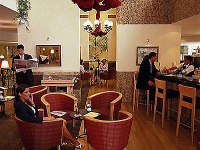 Mercure Bud - kawiarnia w eleganckiej atmosferze w Budapeszcie - Hotel Mercure Budapest Castle Hill**** - Mercure Budapeszt Węgry