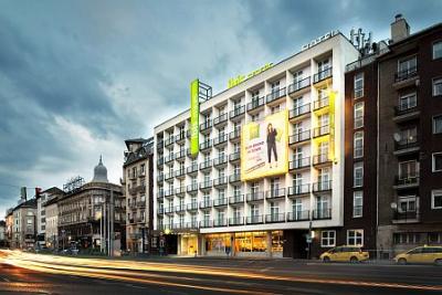 Ibis Styles Budapest City- trzygwiazdkowy hotel nad Dunajem w południowym regionie Budapesztu - ✔️ Ibis Styles Budapest City*** - Widok z panoramą nad Dunajem u Mostu Petőfiego