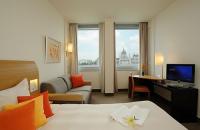 Budapeszt Novotel Danube w Budzie - elegancki pokój hotelowy z widokiem na Dunaj