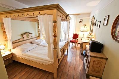 Romantyczny pokój w Hotelu Sissi w pobliżu centrum Budapesztu - Sissi Hotel Budapest - Tani Hotel Sissi w centrum Budapesztu