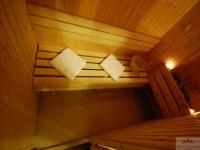 Sauna fińska dla gości poszukujących spokoju i relaksu